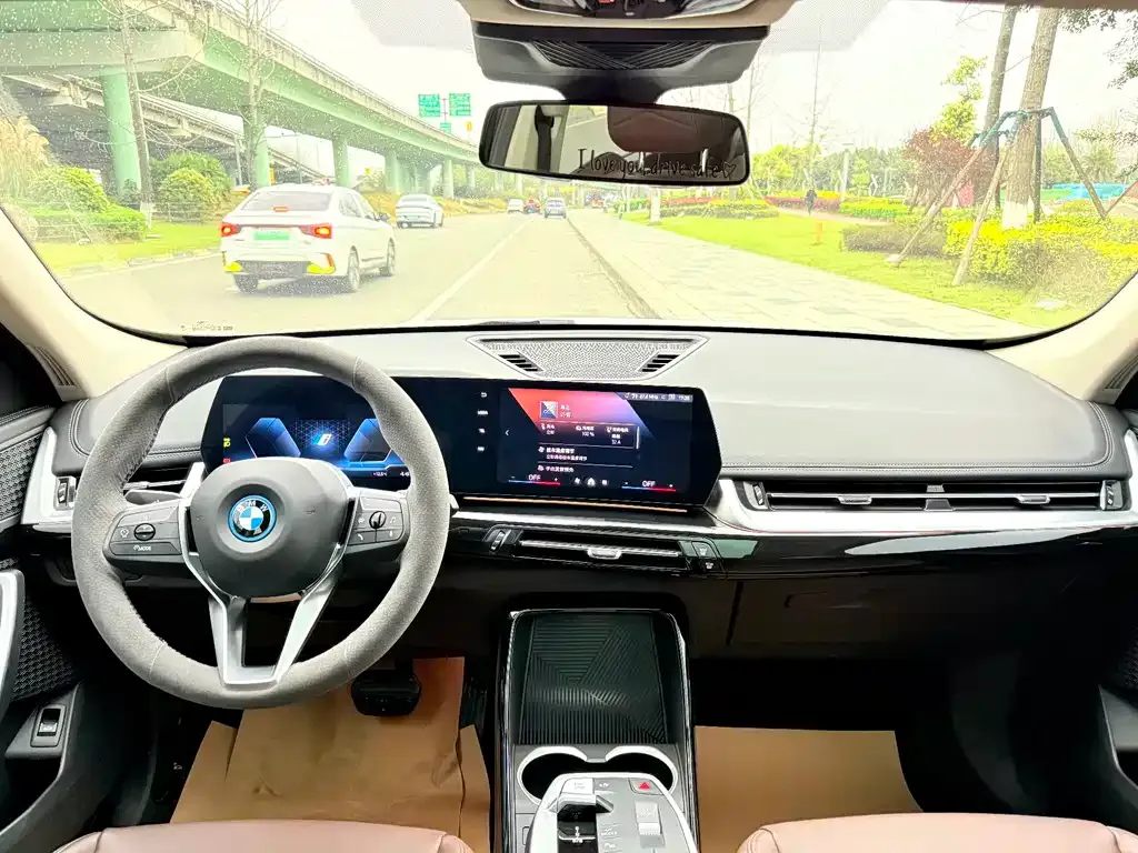 BMW iX1 2024 из CN, фото 9