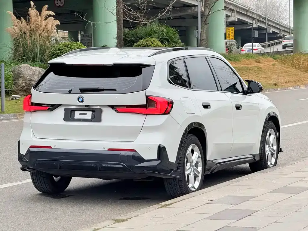 BMW iX1 2024 из CN, фото 8