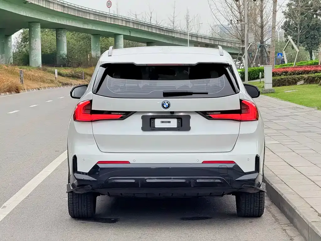 BMW iX1 2024 из CN, фото 3