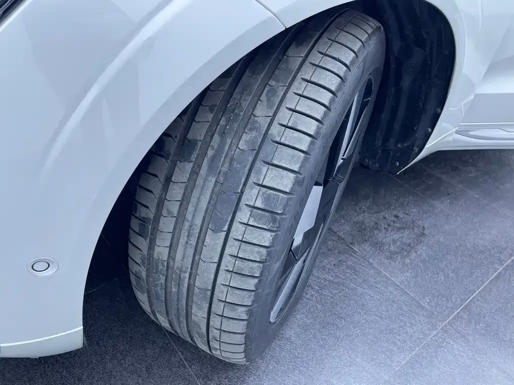 Volvo XC60 PHEV 2023 из CN, фото 7