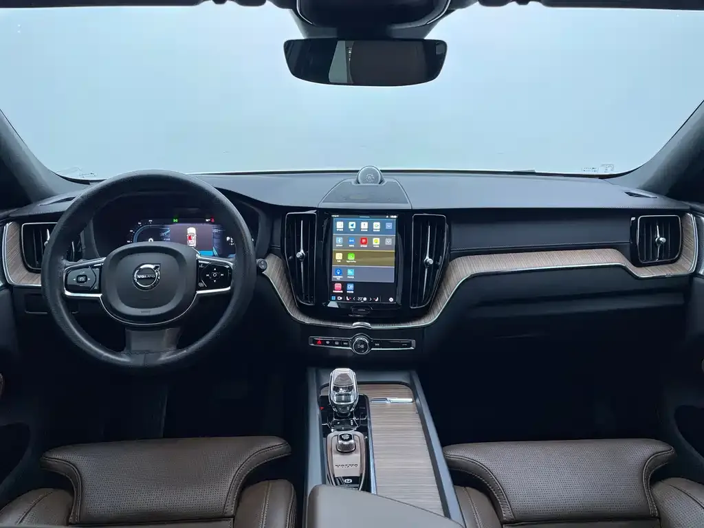 Volvo XC60 PHEV 2023 из CN, фото 3
