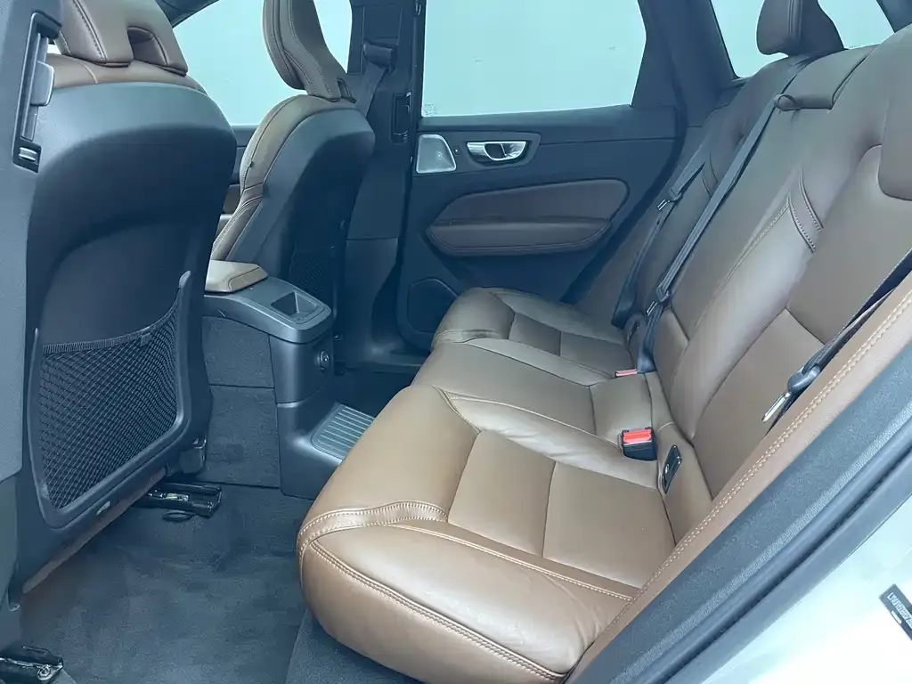 Volvo XC60 PHEV 2023 из CN, фото 10