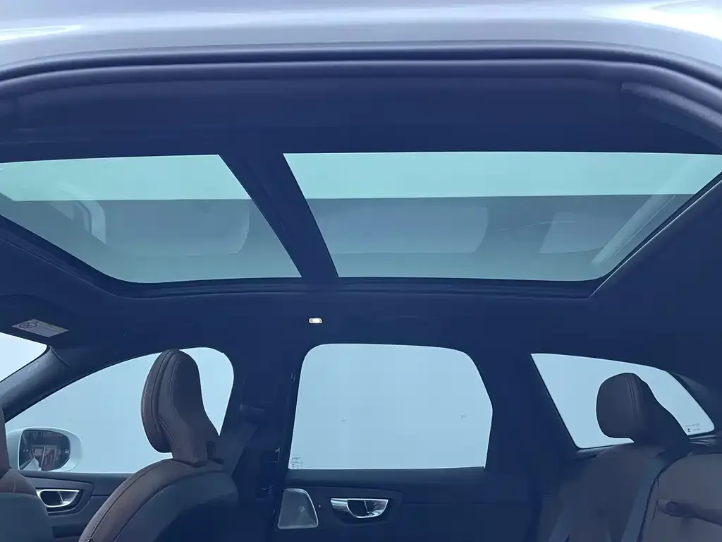 Volvo XC60 PHEV 2023 из CN, фото 4