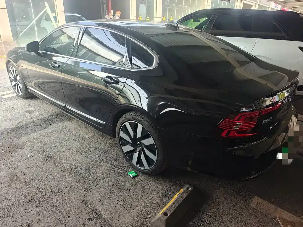 Volvo S90 PHEV 2025 из CN, фото 10