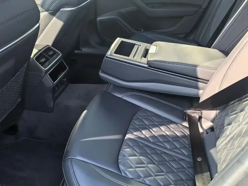 Audi A6L 2025 из CN, фото 7