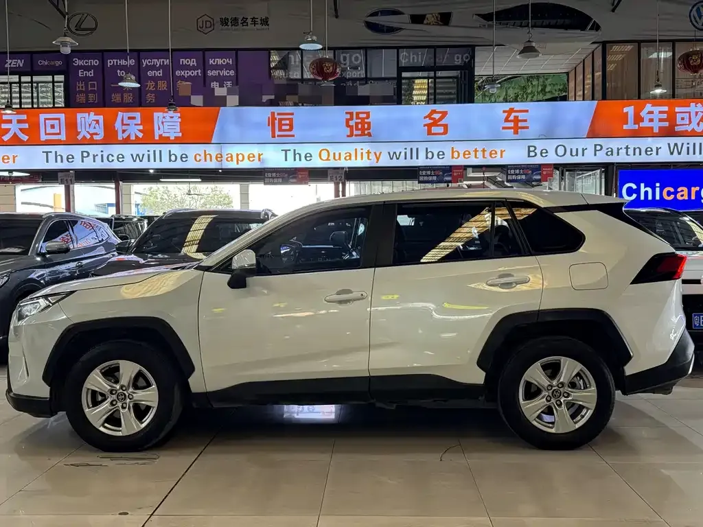 Toyota RAV4 2023 из CN, фото 2
