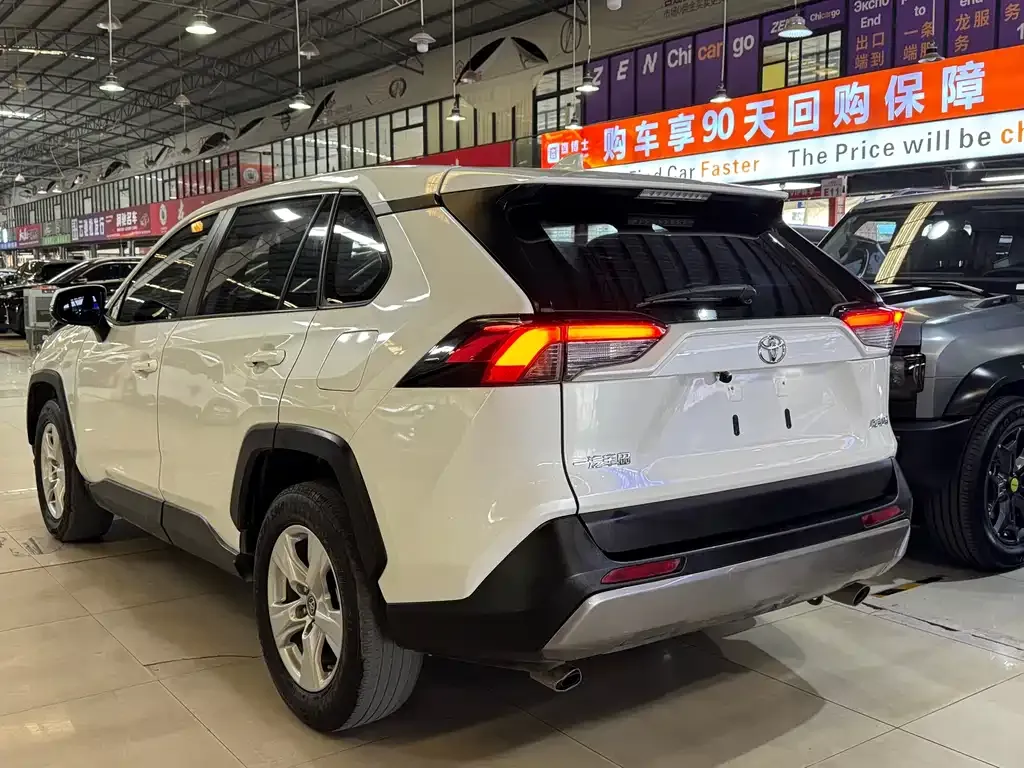 Toyota RAV4 2023 из CN, фото 9