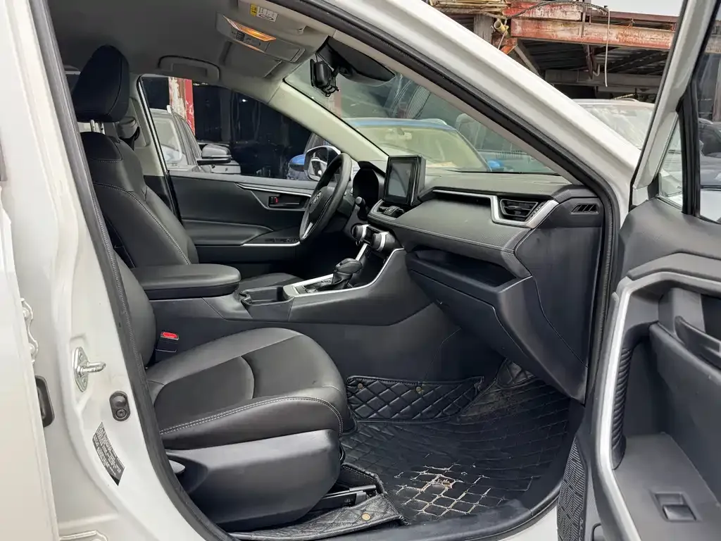 Toyota RAV4 2023 из CN, фото 10