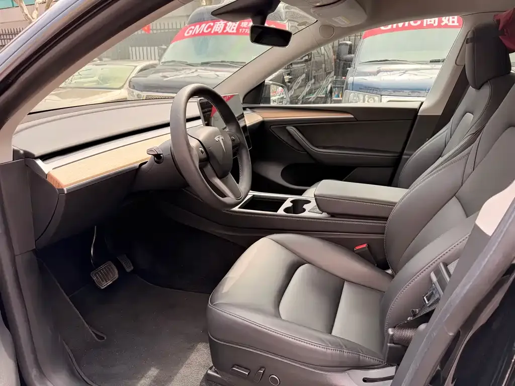Tesla Model Y — фото 7