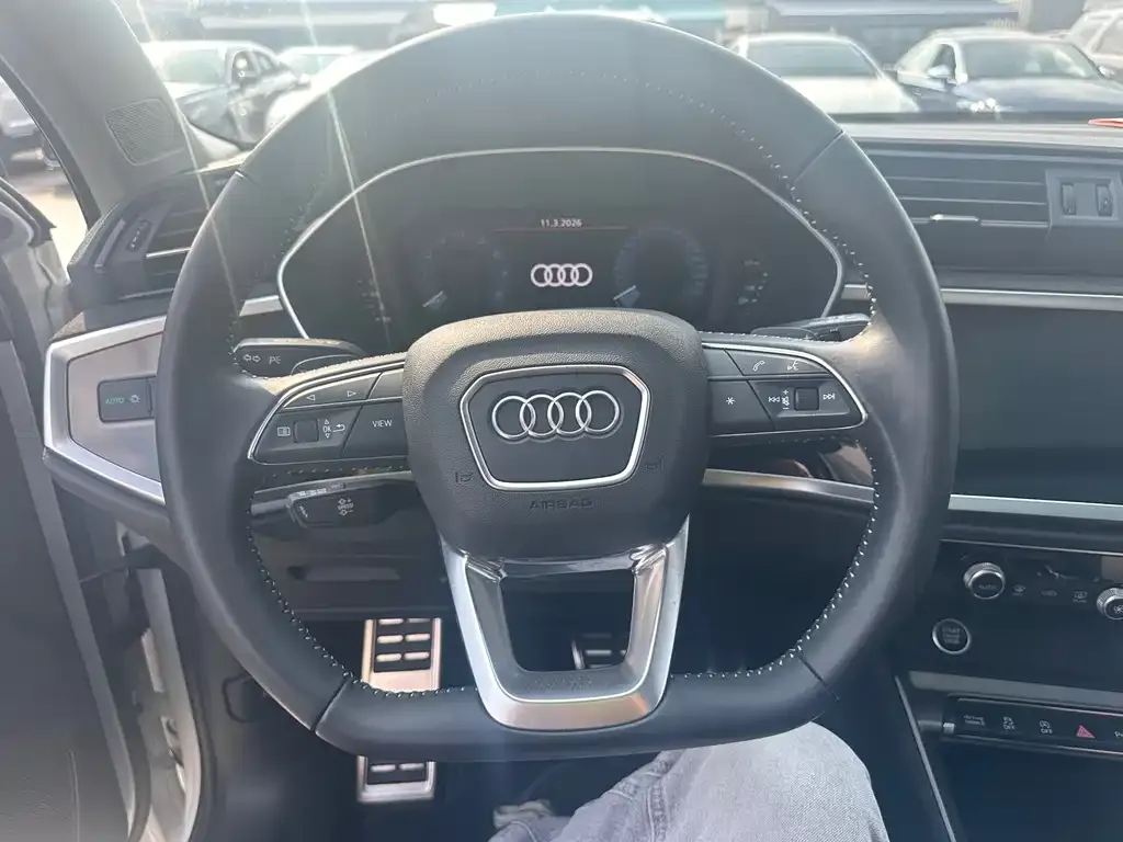 Audi Q3 — фото 6