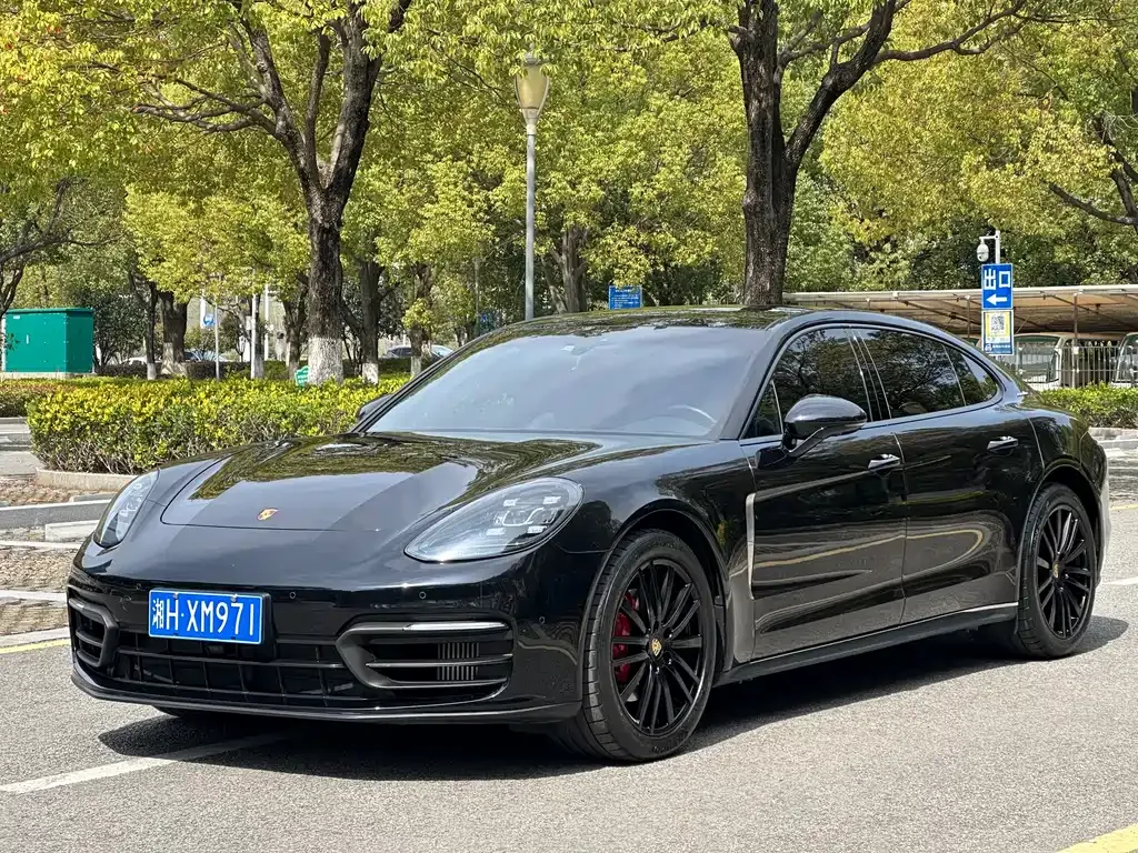 Porsche Panamera — фото 1