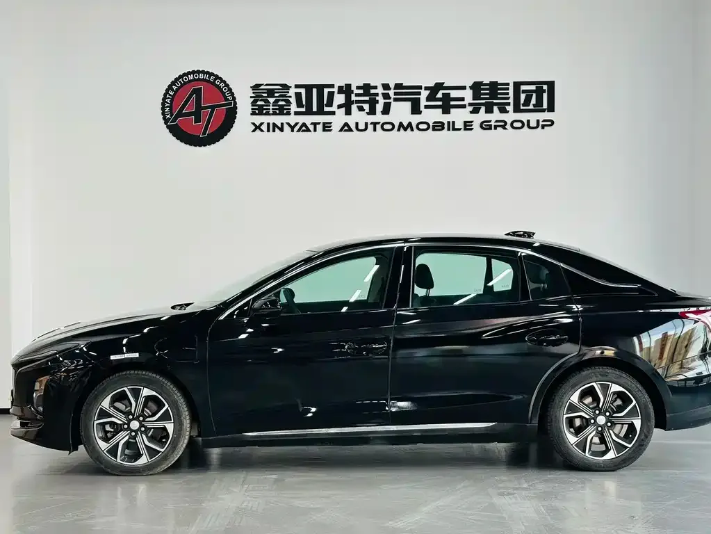 Hongqi E-QM5 — фото 5