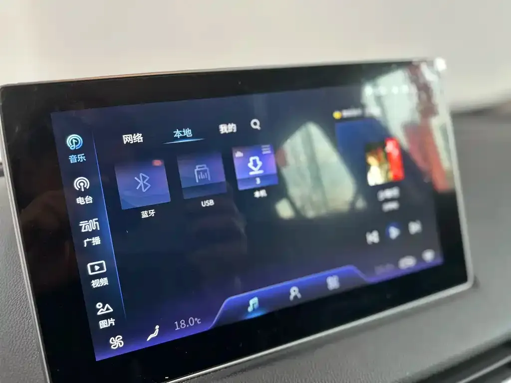 Hongqi E-QM5 — фото 3