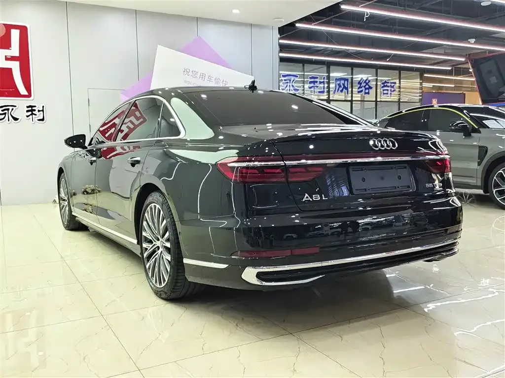 Audi A8 — фото 2