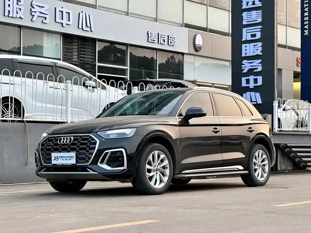 Audi Q5L — фото 1