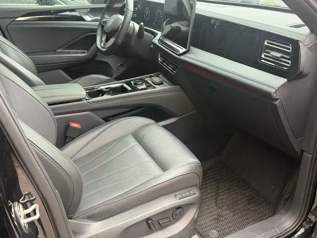 Volkswagen Tiguan L — фото 2