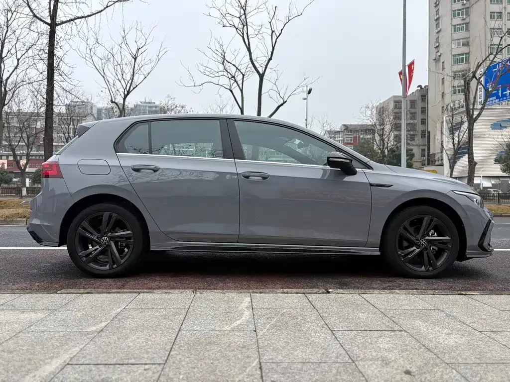 Volkswagen Golf 2023 из CN, фото 3