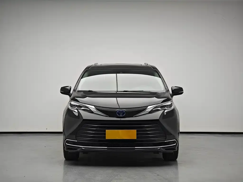 Toyota Sienna — фото 2