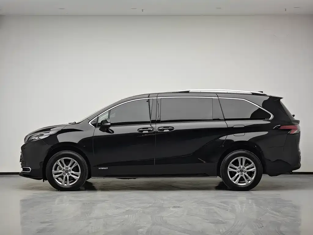 Toyota Sienna — фото 7