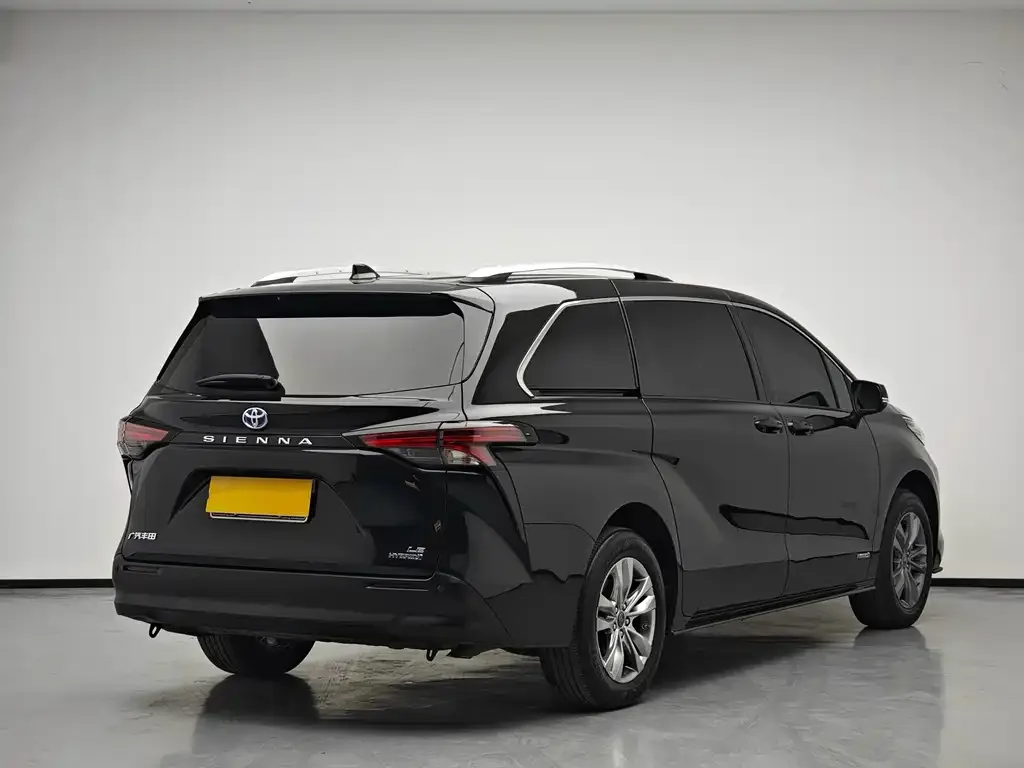 Toyota Sienna — фото 8