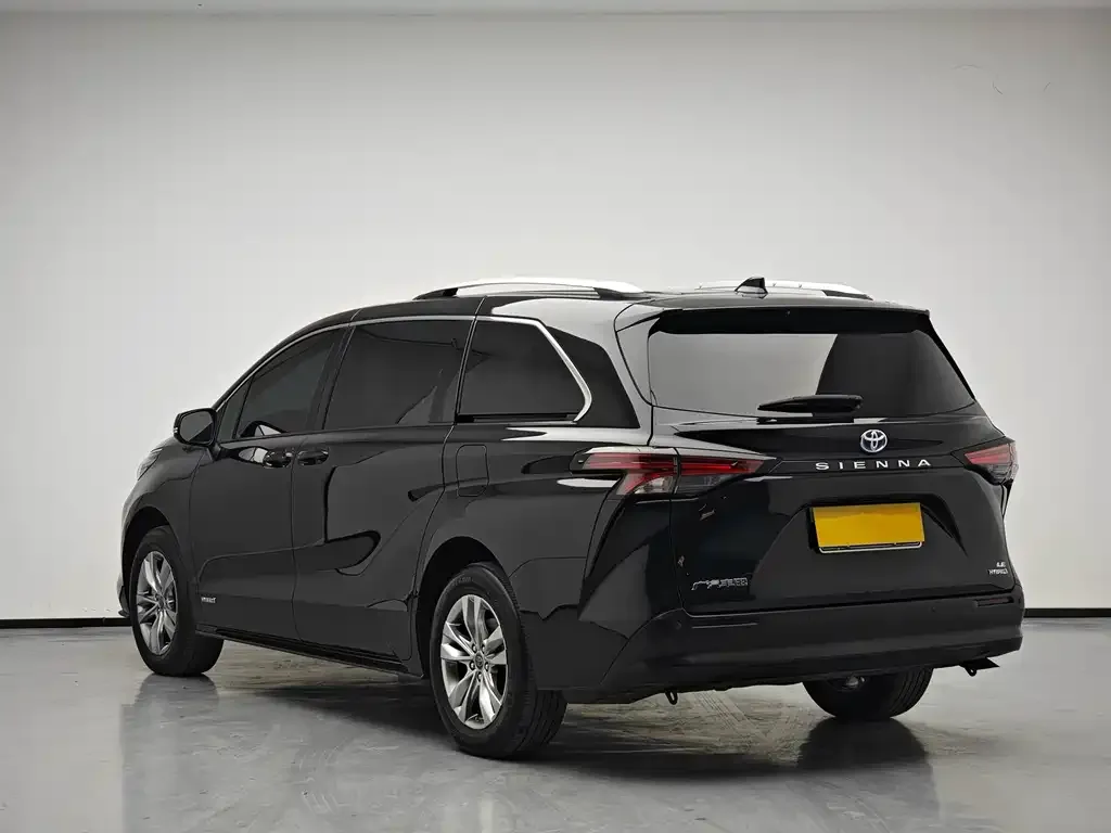 Toyota Sienna — фото 9