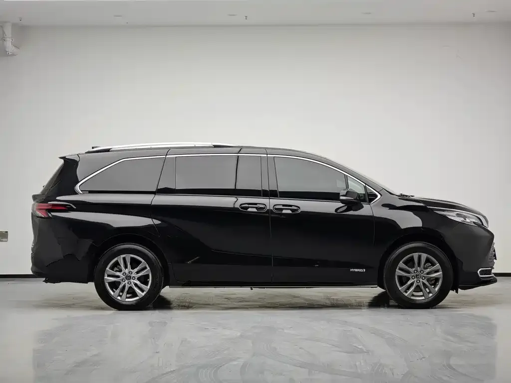 Toyota Sienna — фото 5