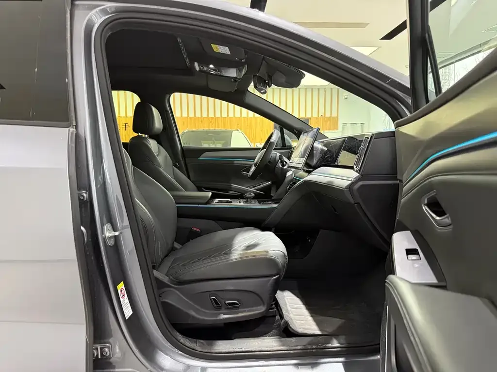 BYD L DM-i — фото 3