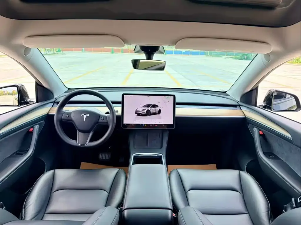 Tesla Model Y — фото 6
