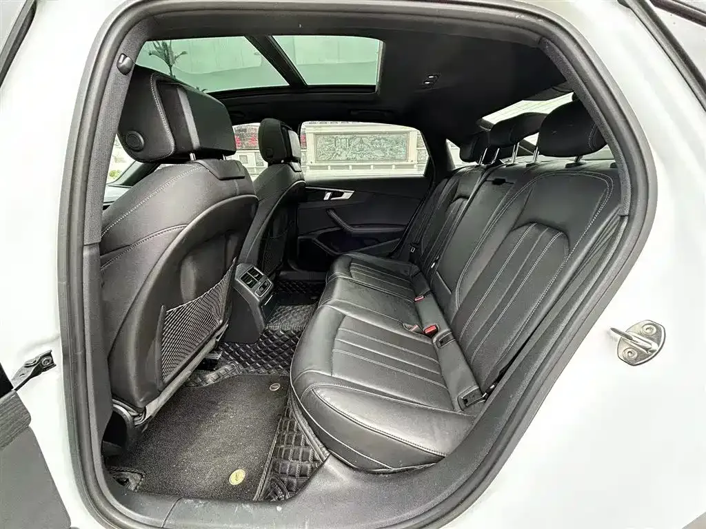 Audi A4L 2024 из CN, фото 7