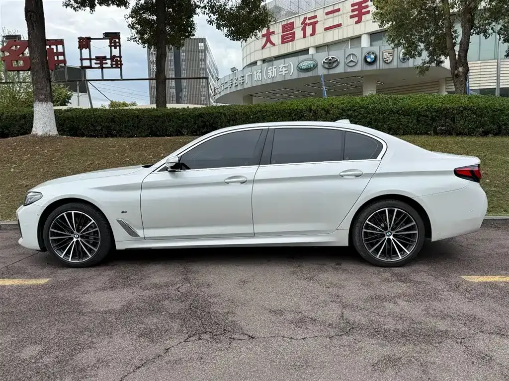 BMW 5 Series — фото 10