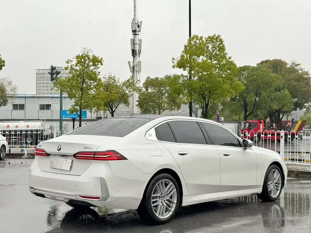 BMW 5 Series — фото 4