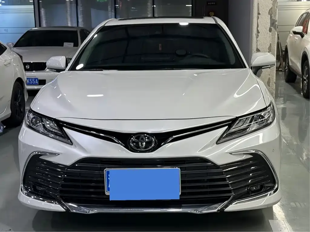 Toyota Camry — фото 3