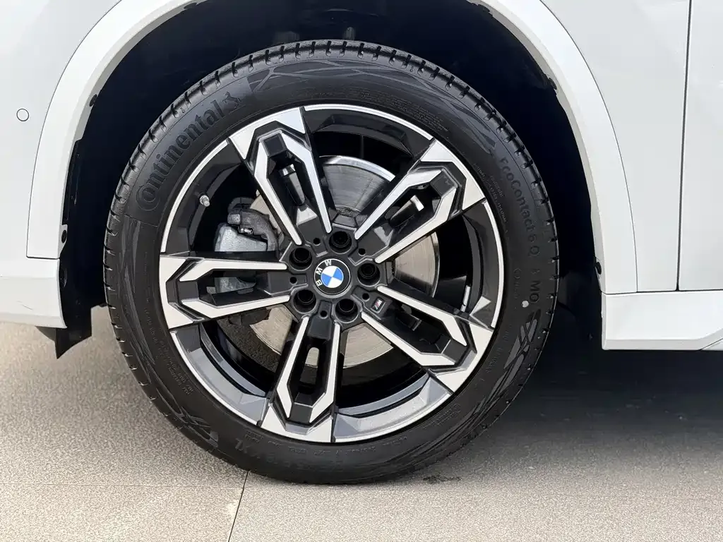 BMW X1 — фото 8