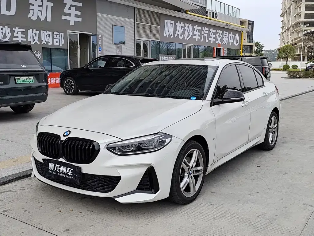 BMW 1 Series 2023 из CN, фото 1