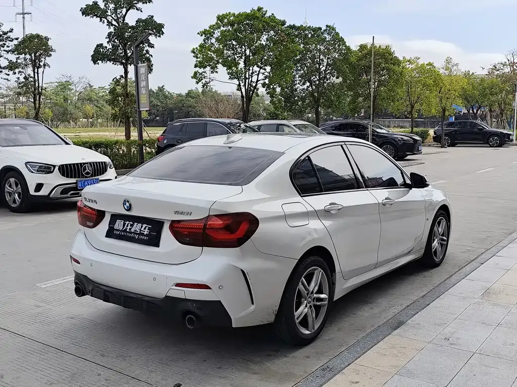 BMW 1 Series 2023 из CN, фото 9