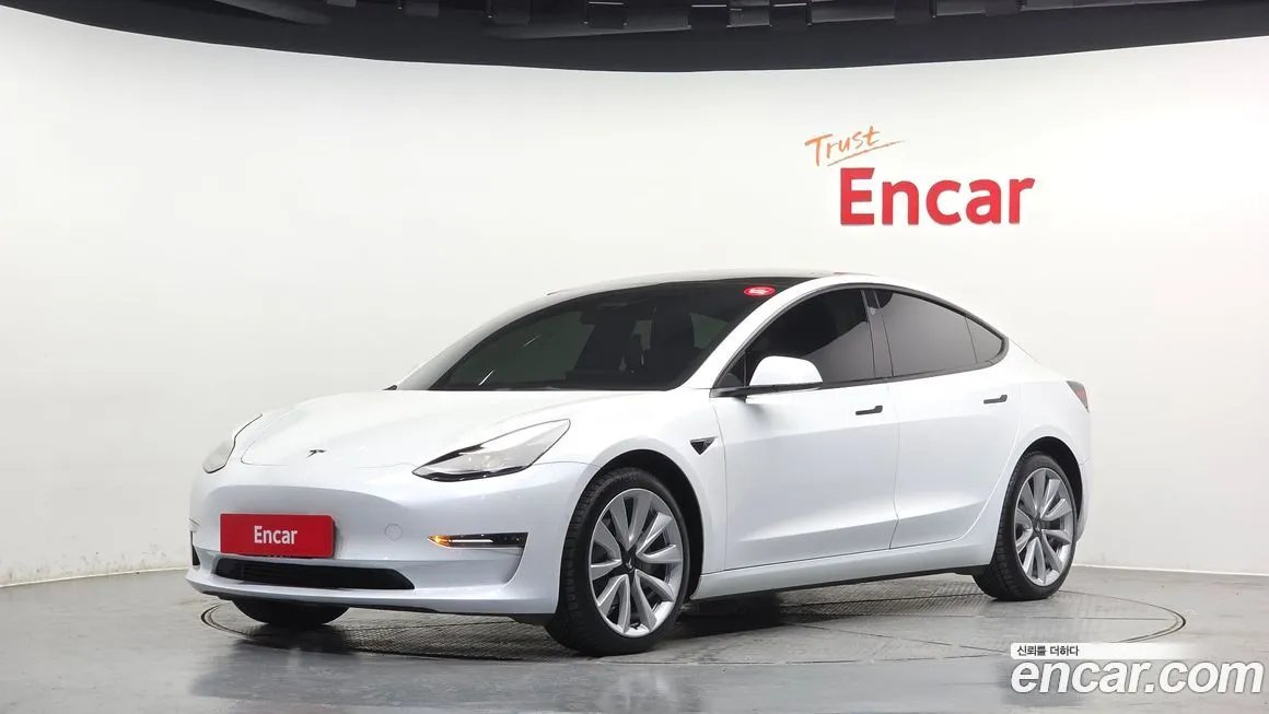 Tesla Model 3 — фото 1