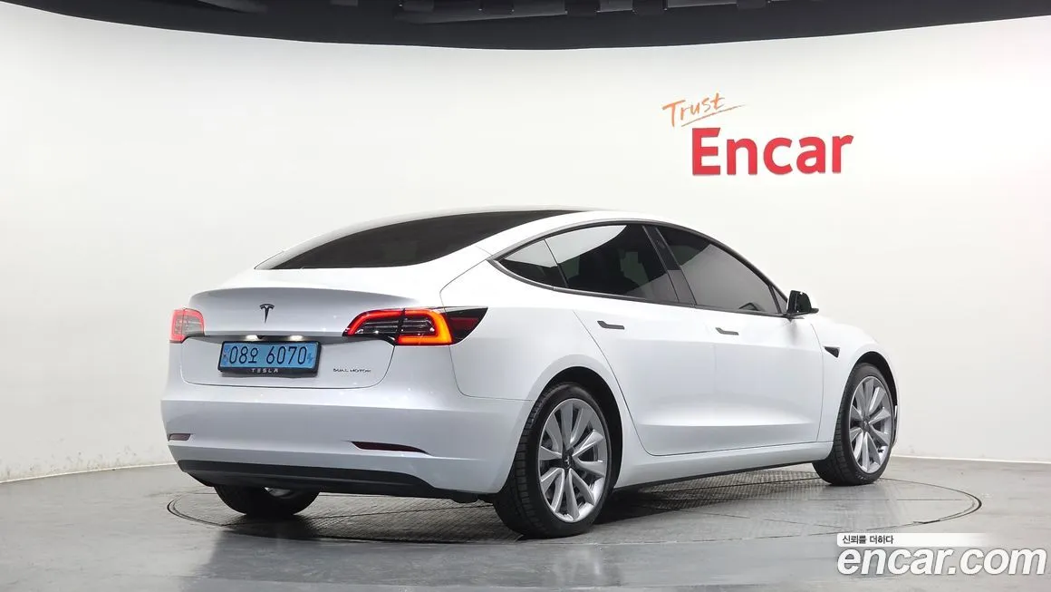 Tesla Model 3 — фото 10