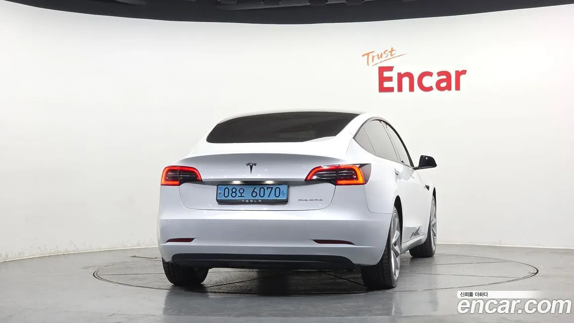 Tesla Model 3 — фото 9