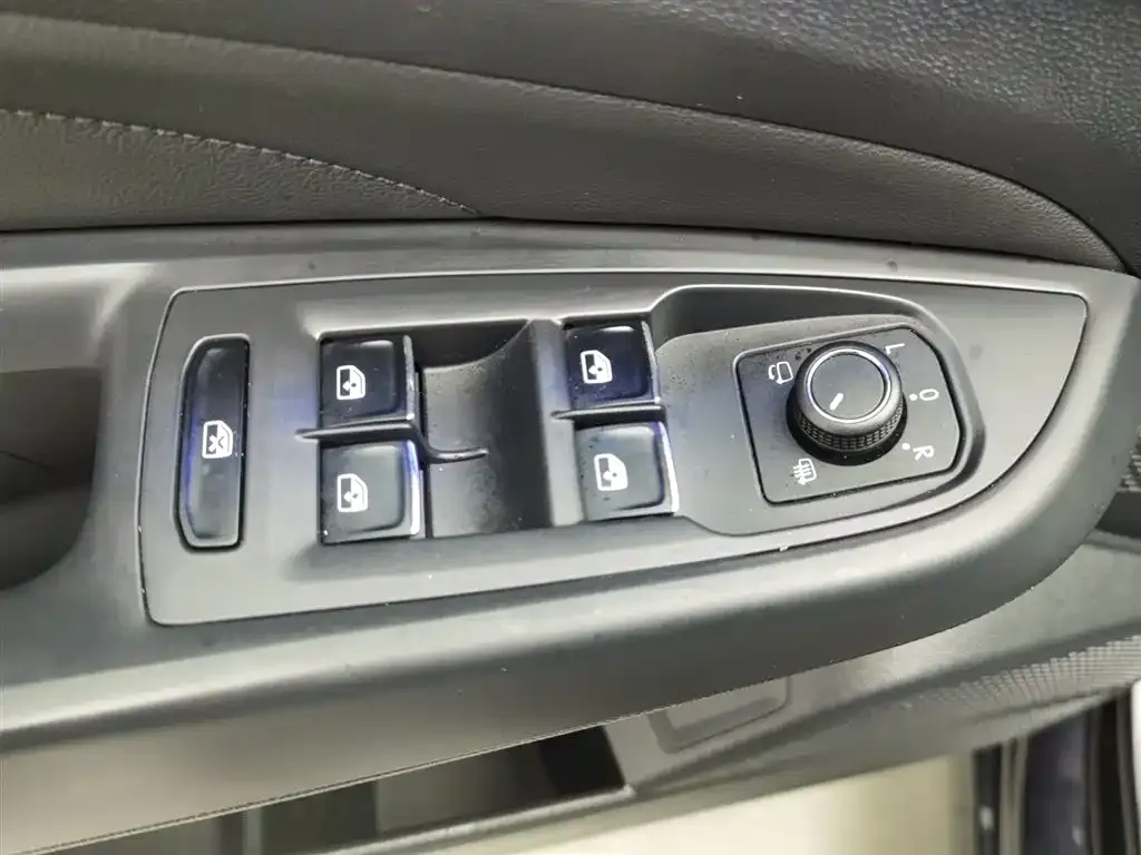 Volkswagen Passat — фото 4