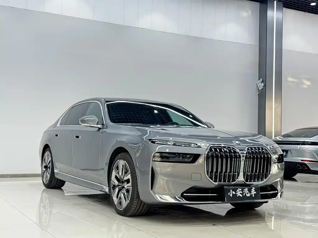 BMW 7 Series — фото 1