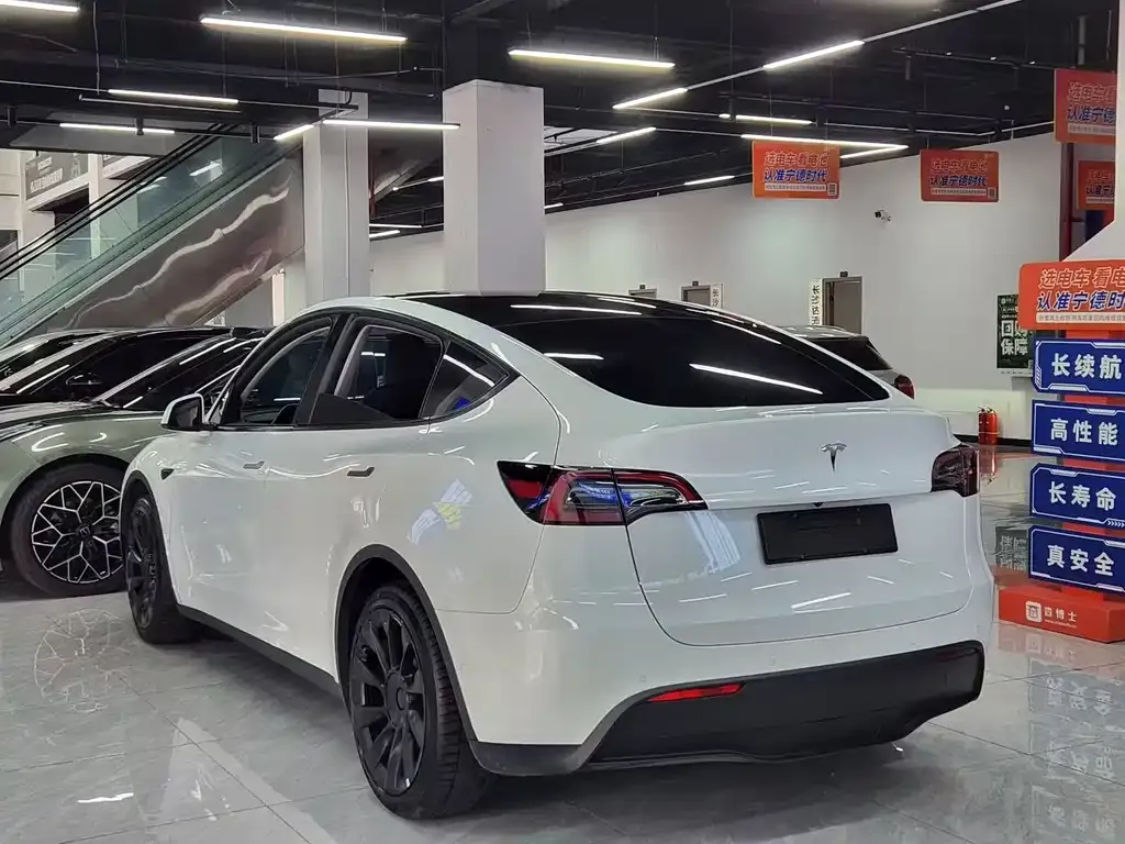 Tesla Model Y — фото 7