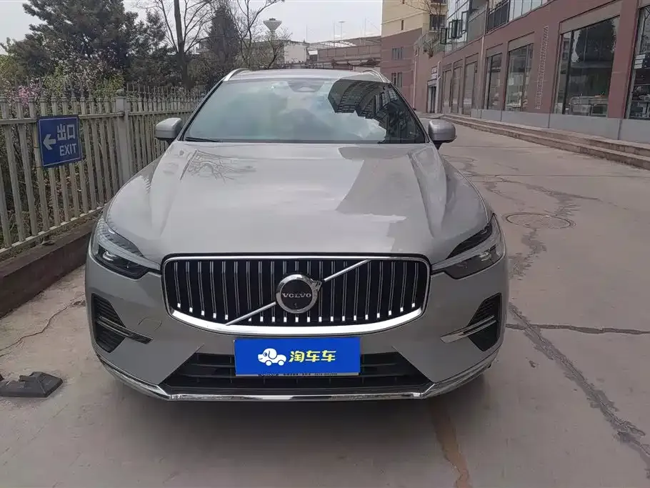 Volvo XC60 — фото 10