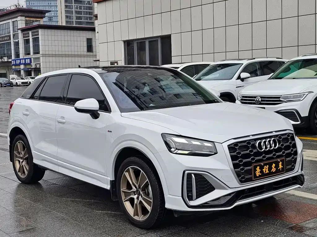 Audi Q2L — фото 5