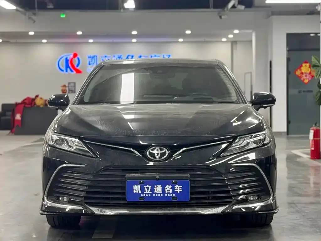 Toyota Camry — фото 3