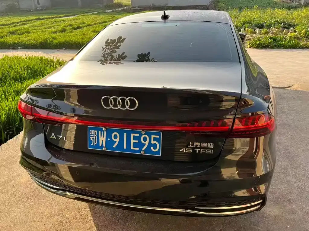 Audi A7L 2023 из CN, фото 4