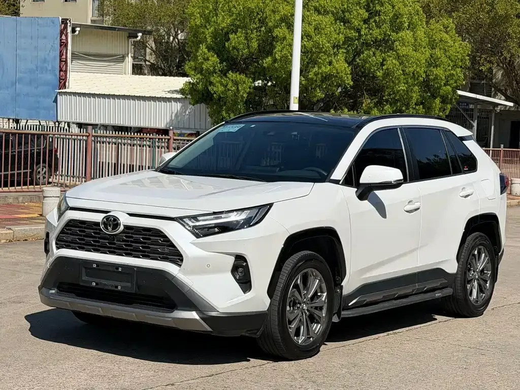 Toyota RAV4 — фото 1