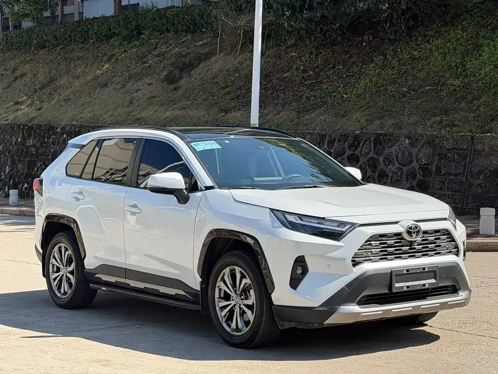 Toyota RAV4 — фото 8