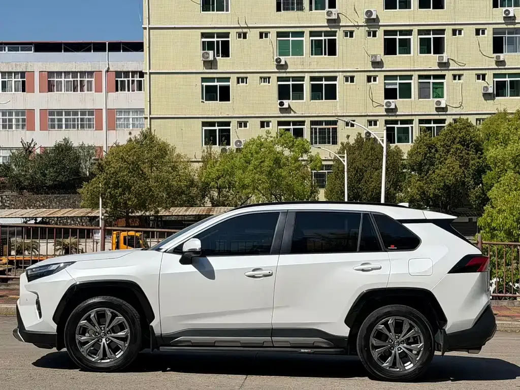 Toyota RAV4 — фото 5