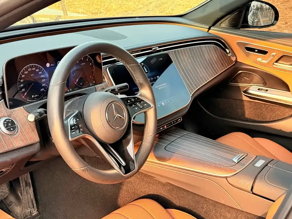 Mercedes-Benz E-Class — фото 10
