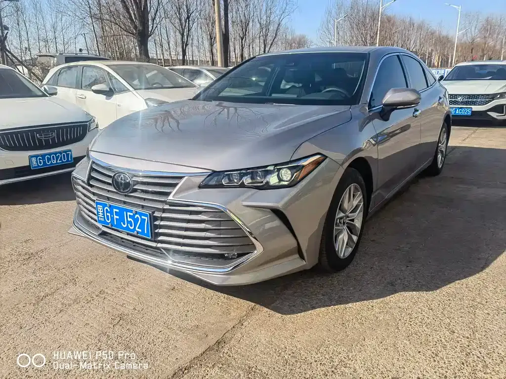 Toyota Avalon — фото 1
